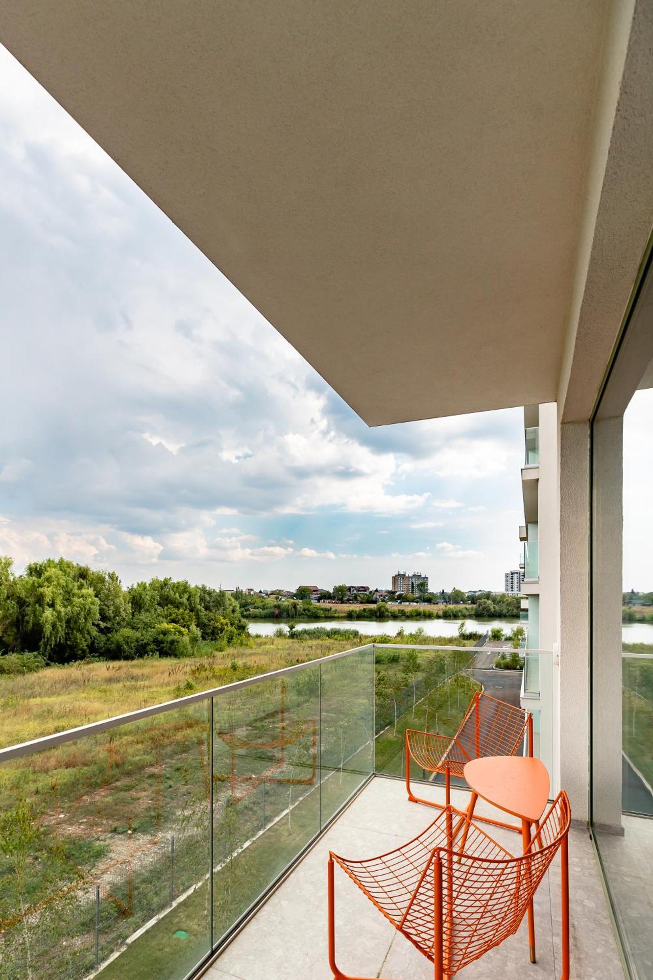 דירה Roots One - Lakeview Escape With Balcony & Parking *