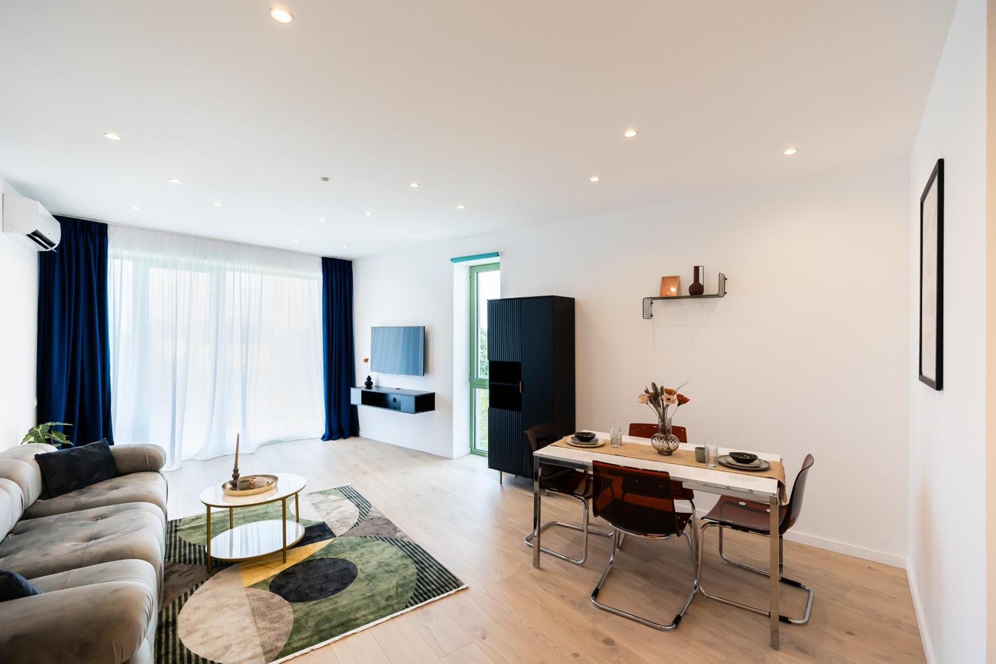 Apartment Roots One - Lakeview Escape With Balcony & Parking Bukarest